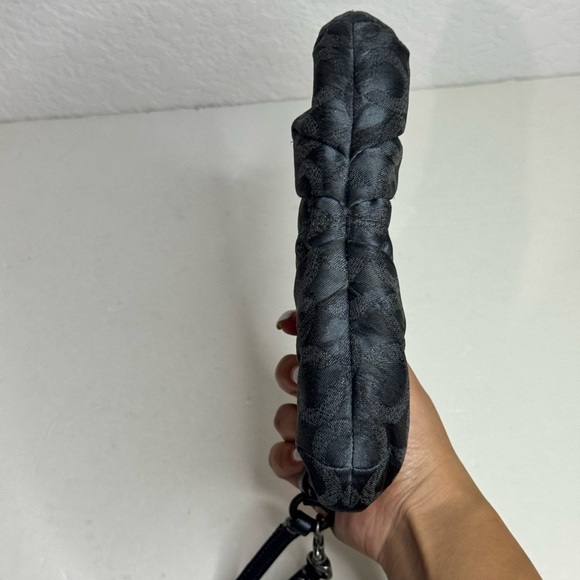 Coach Grey Madison Op Art Pleated Signature Capacity Chain Wristlet - Picture 6 of 9